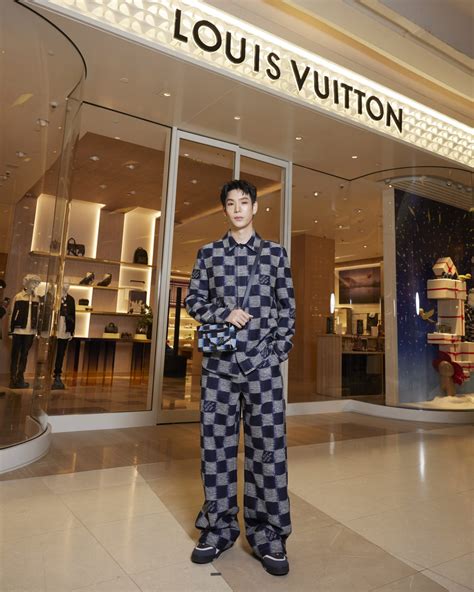 Louis Vuitton เปิดตัว Men's Store .